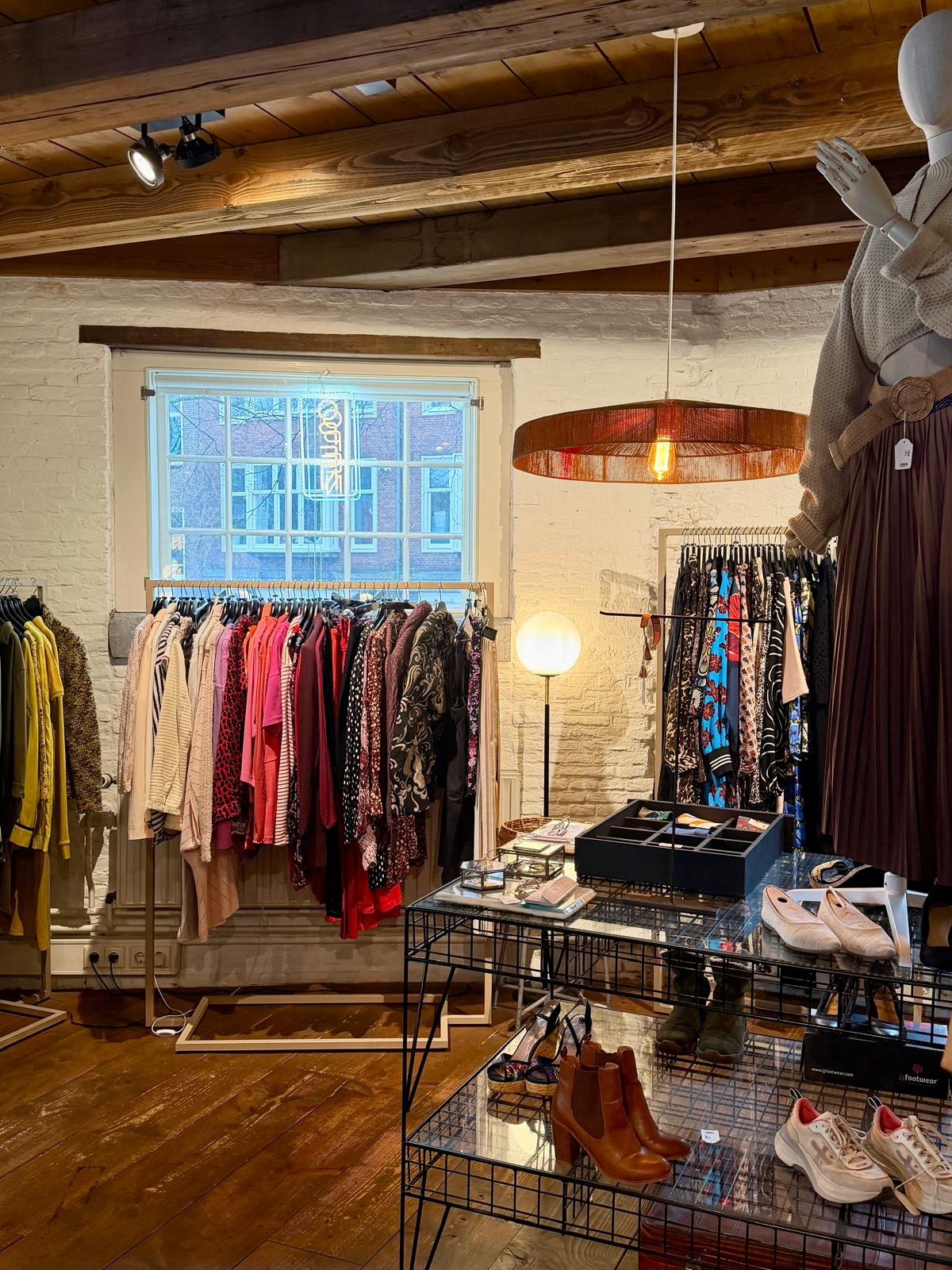 Tweedehands kleding afdeling